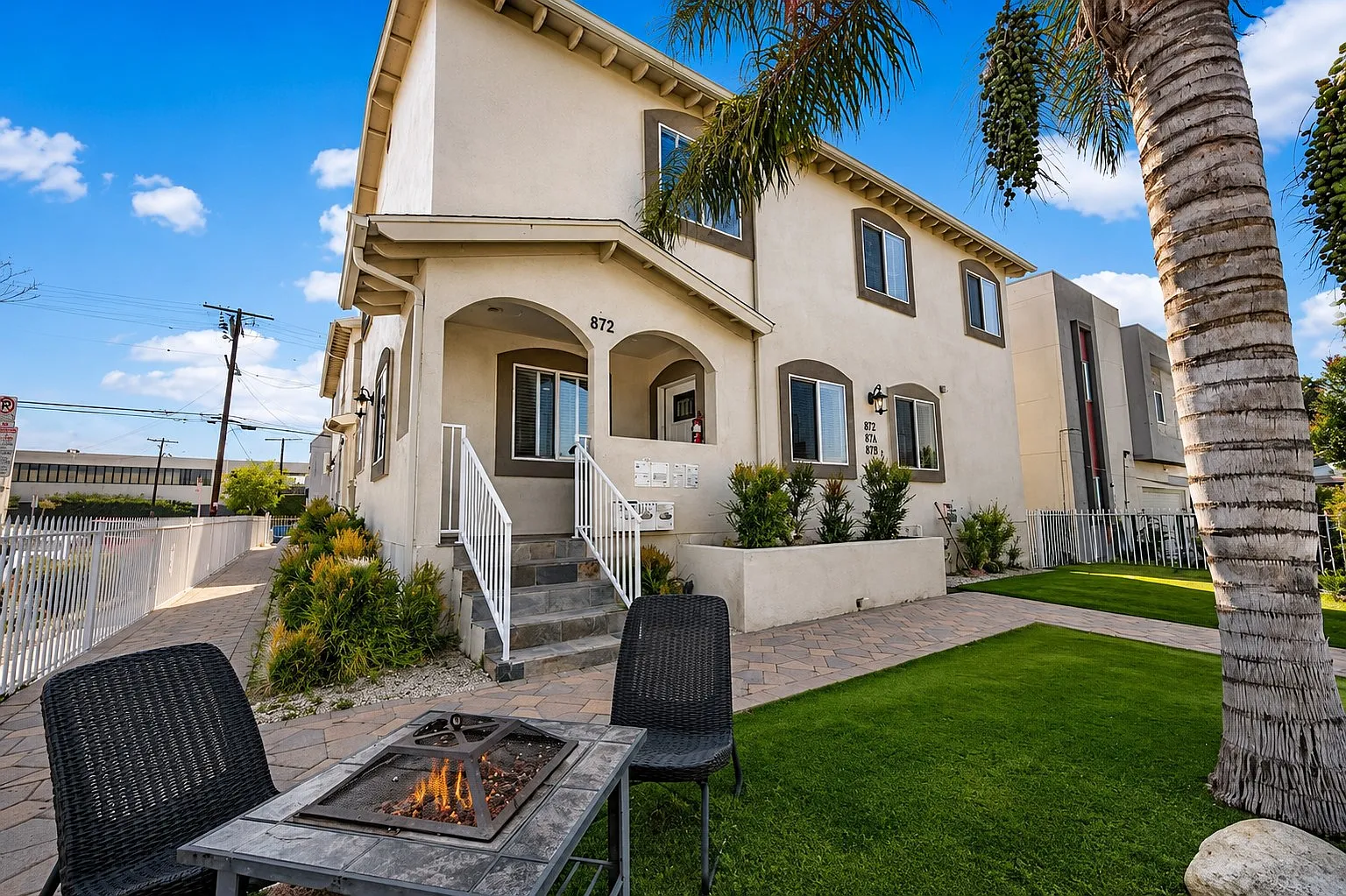 5 bed, 2100 sqft, $7,950 — Photo 2
