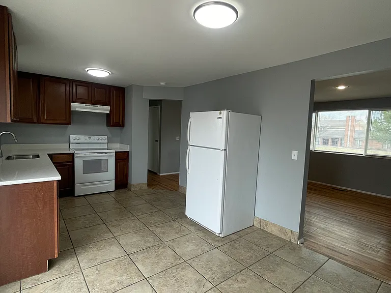 1223 W Atherton Dr — Photo 2