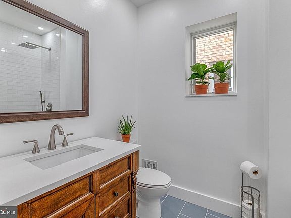 4th image of 614 N 32nd St APT 1
