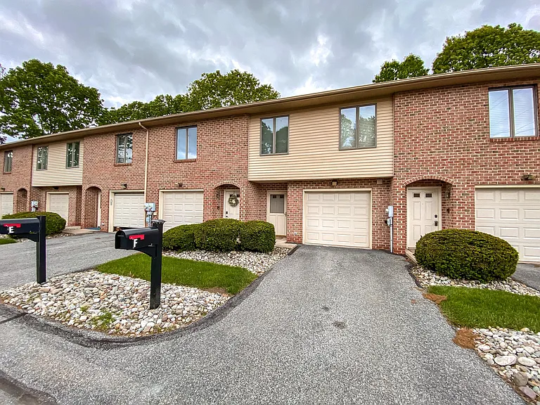 Front view. Condo is 1st floor unit.
