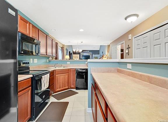 4th image of 3098 Des Prez Ave
