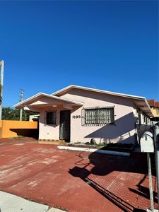 1195 W 40th Pl, Hialeah, FL, 33012