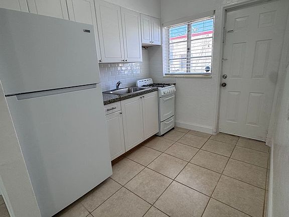 5th image of 1735 Wiley St APT 6