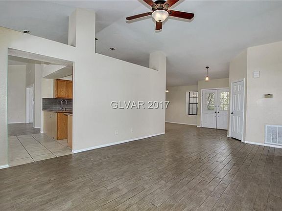 4th image of 5516 Singing Hills Dr