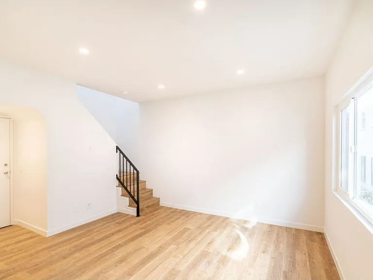 6120 Eleanor Ave — Photo 9