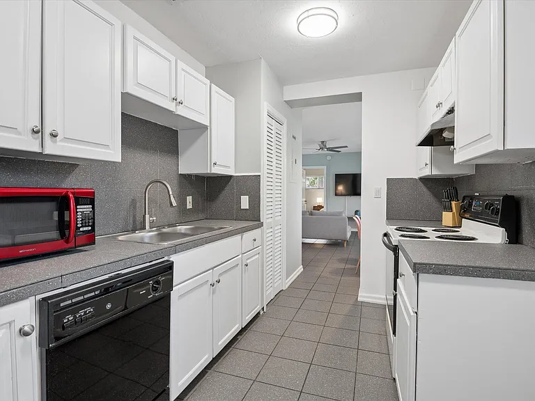 1123 NE 14th Ave #2 — Photo 9