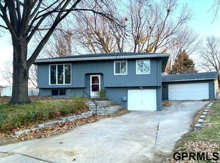 229 Sycamore Cir, Gretna, NE 68028