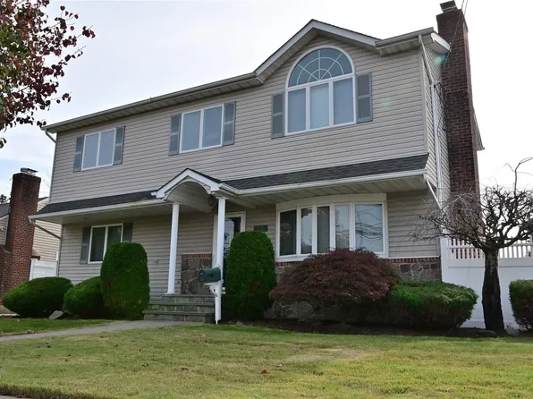 43 Thomas Avenue, Bethpage, NY 11714