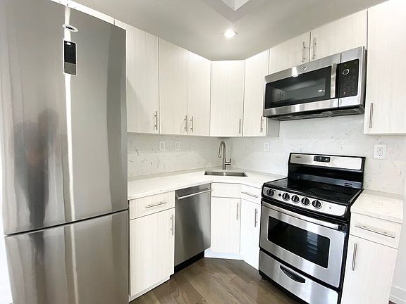 3rd image of 80 Delancey St #20