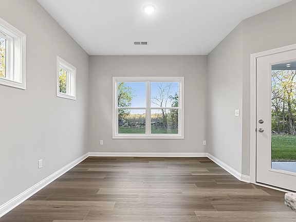 5th image of 401 Friendly Ave