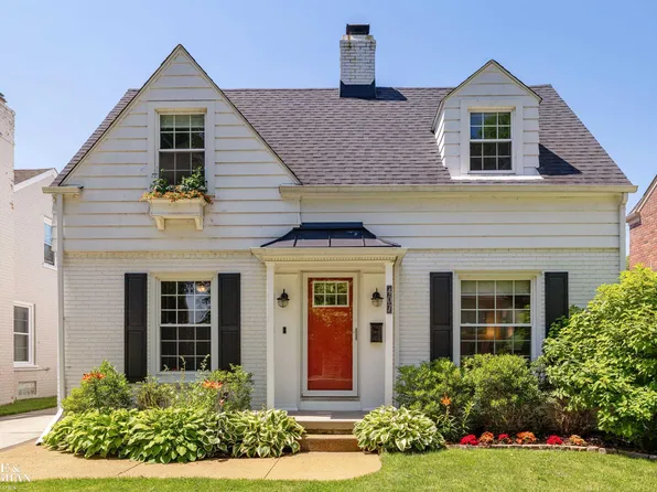 407 Lothrop Rd, Grosse Pointe Farms, MI 48236