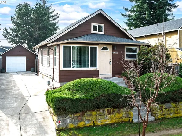 8310 NE Sacramento St, Portland, OR 97220