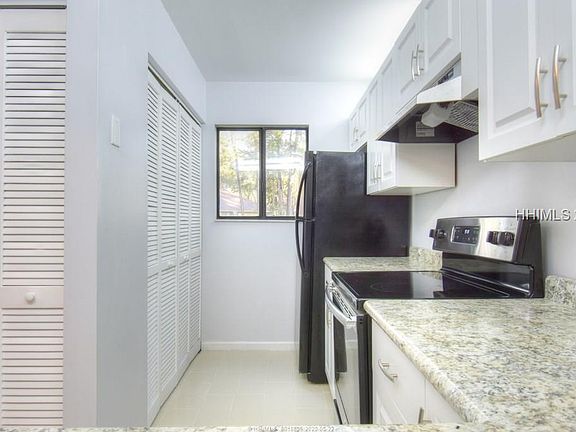 3rd image of 96 Mathews Dr APT 221