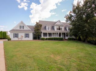 2 River Bluff Ct, Augusta, MO 63332