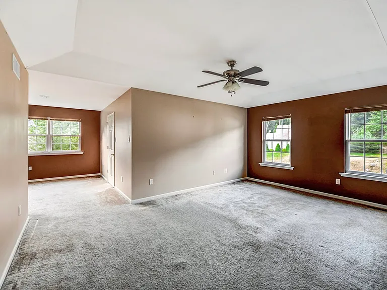 115 Daffodil Dr — Photo 26
