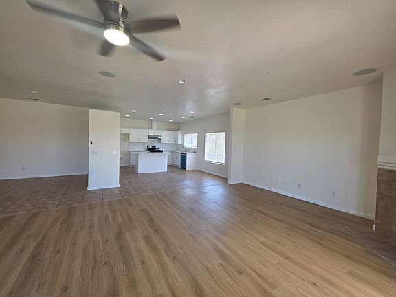 5th image of 882 Summit Dr
