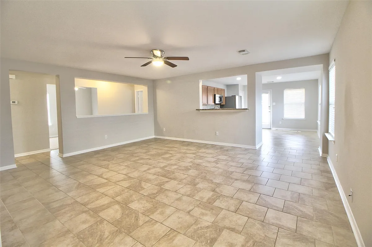 Building Photo - 29407 Legends Green Dr