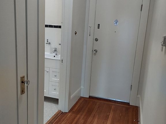 5th image of 173 Julian Ave APT 4