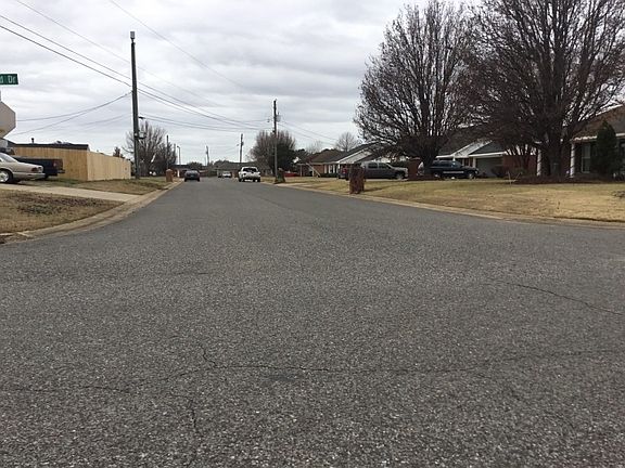 5th image of 2318 Englewood Dr