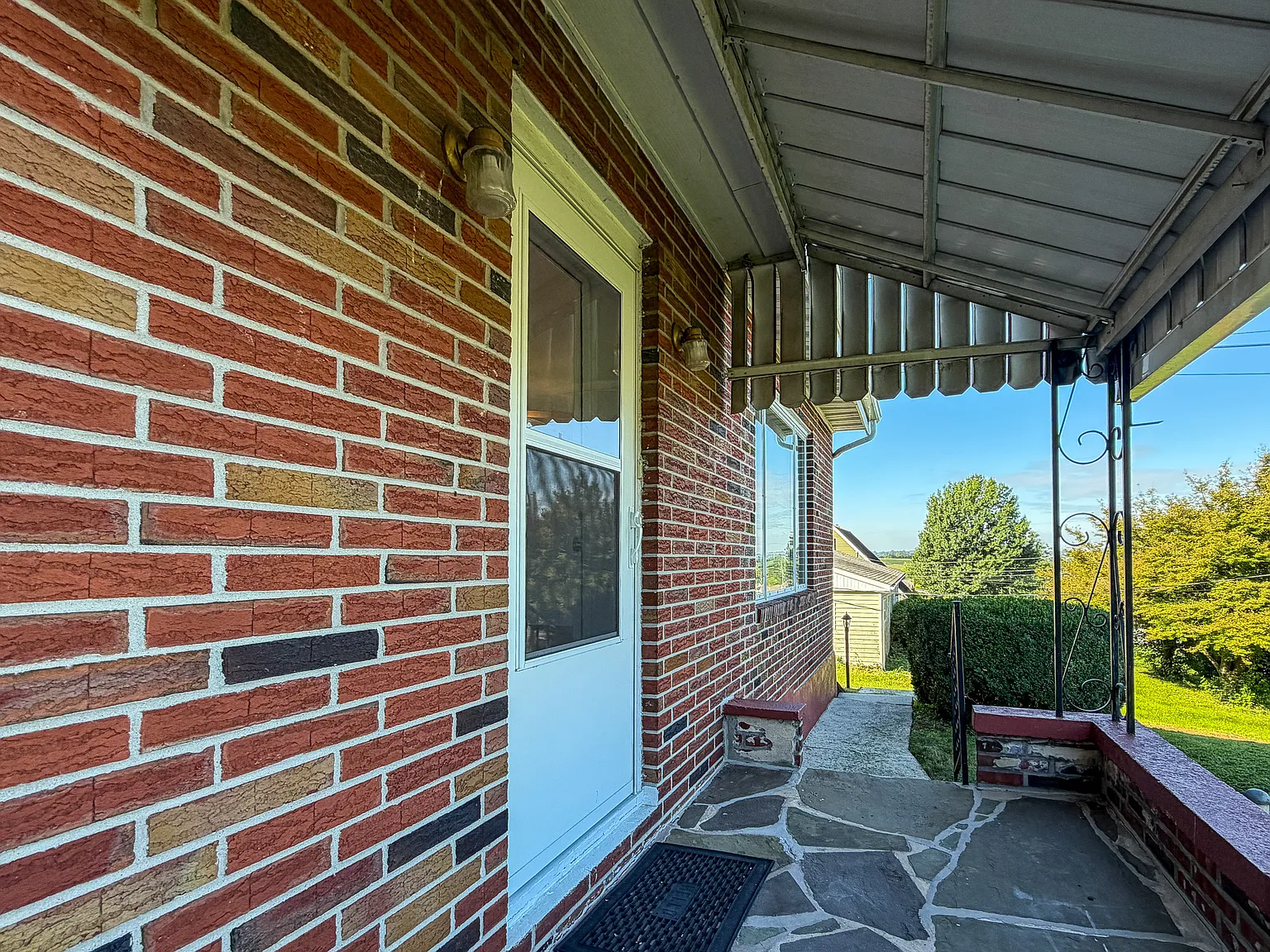 3 bed, 1412 sqft, $1,795 — Photo 2