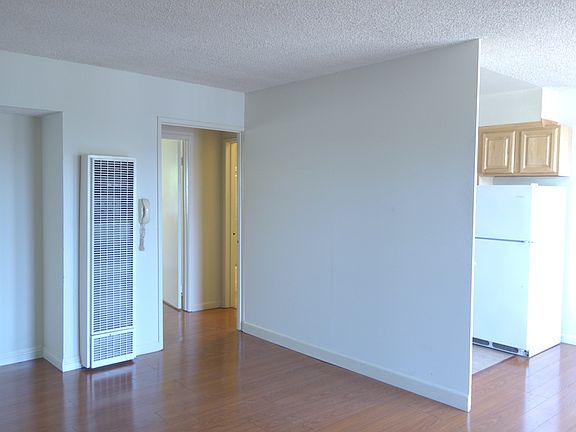 3rd image of 4439 Price St APT 6
