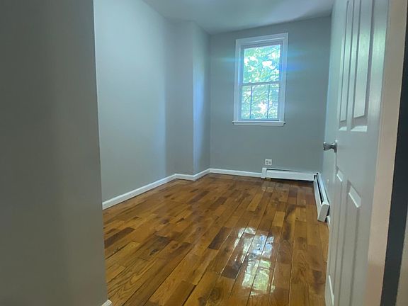 3rd image of 1304 Clay Ave #2
