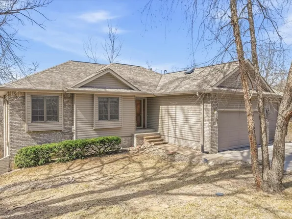 715 Parkwild Dr, Council Bluffs, IA 51503