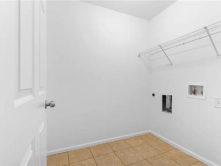 80 Castle Ct — Photo 8