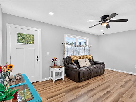 5th image of 401 W Adamson Street