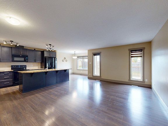 4th image of 4826 171a Ave NW