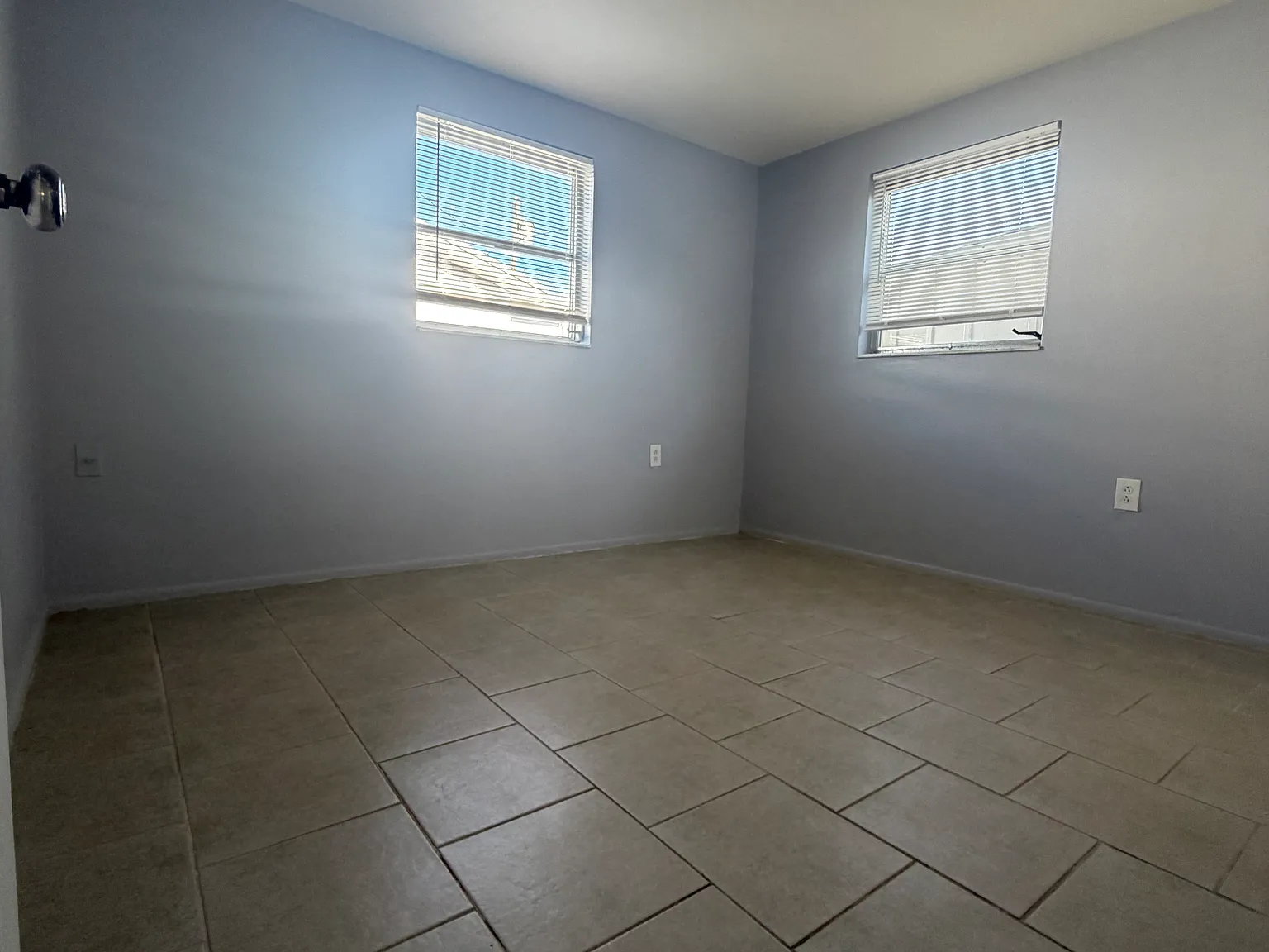 2 bed, 1000 sqft, $1,700 — Photo 3