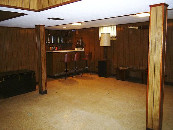 4th image of 536 Hyde Park Ave