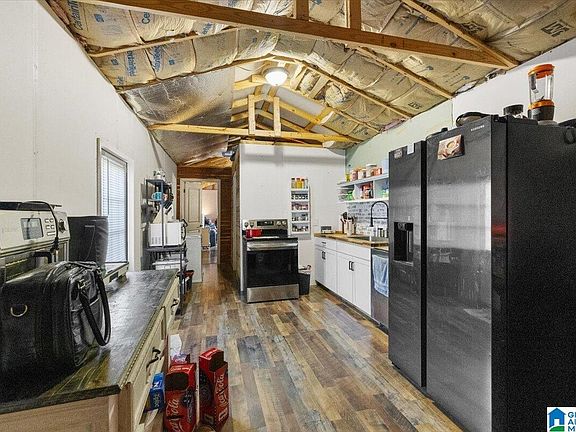 4th image of 39 Woodpecker St