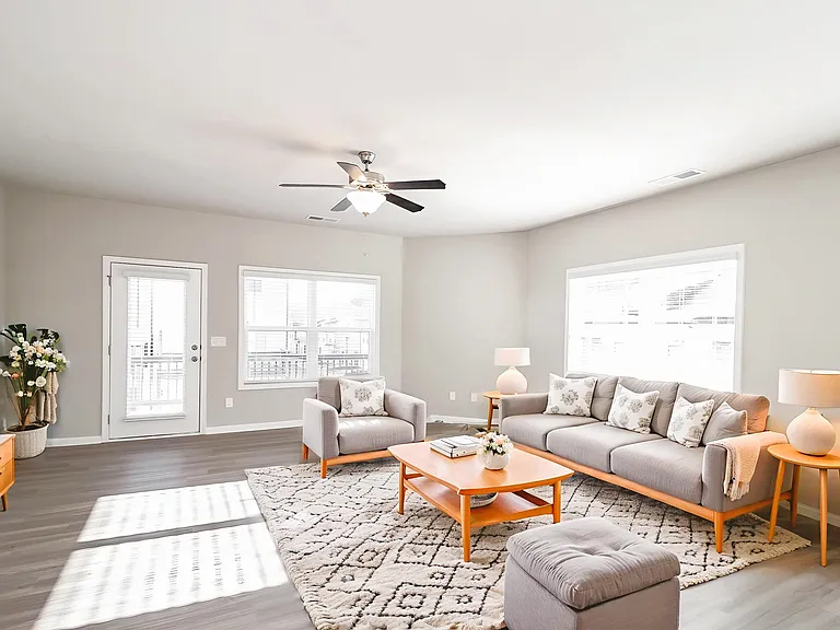 616 Elliston Pl — Photo 1