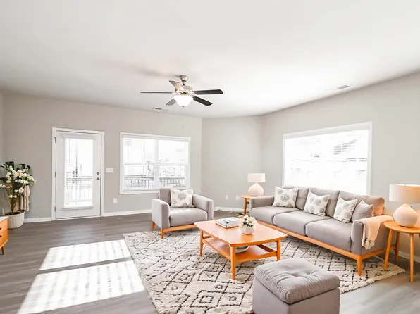 504 Elliston Pl, Ball Ground, GA