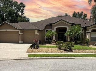 1001 Sweet Breeze Dr, Valrico, FL 33594