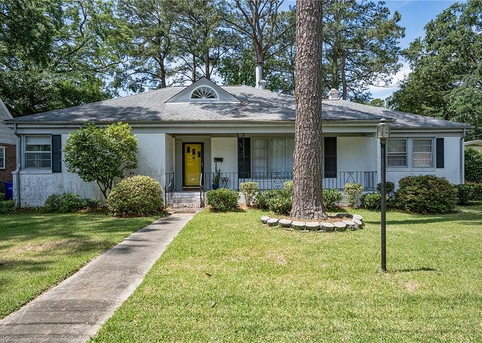 1st image of 136 Tyler Cres W