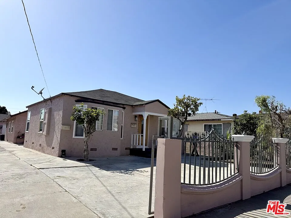 Building Photo - 11633 Menlo Ave #A