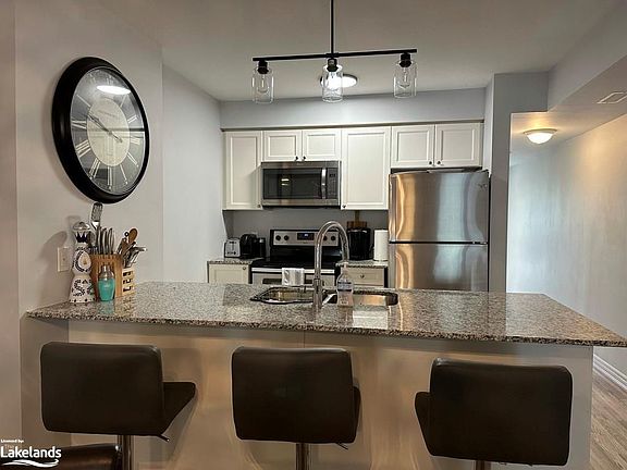 3rd image of 5 Anchorage Cres #102