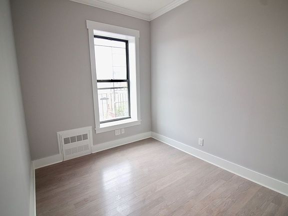 3rd image of 850 42nd St APT 12