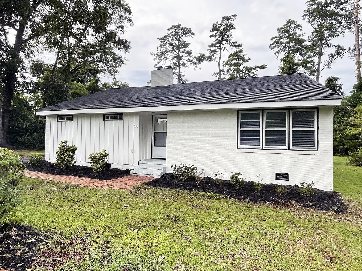 3 bed, 1628 sqft, $1,800 — Photo 1