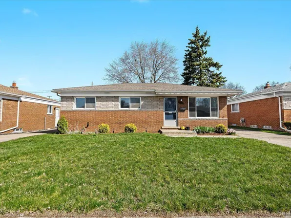 7225 Superior Ave, Center Line, MI 48015