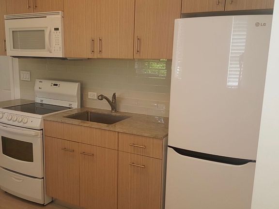 4th image of 2800 Pine Tree Dr APT 8