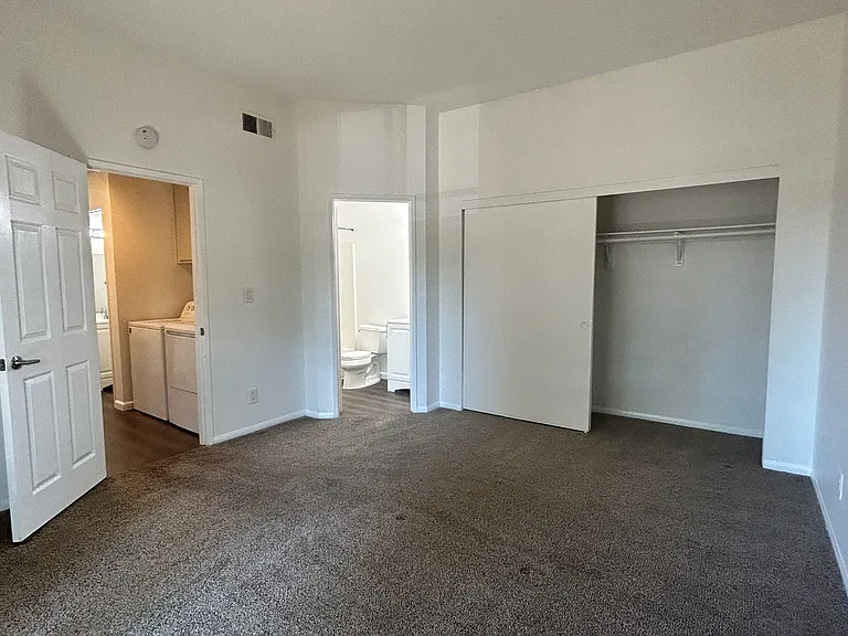 1377 Oakdale Ave — Photo 13