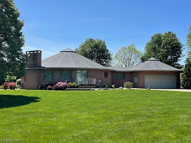 1st image of 204 Clarence Dr SE