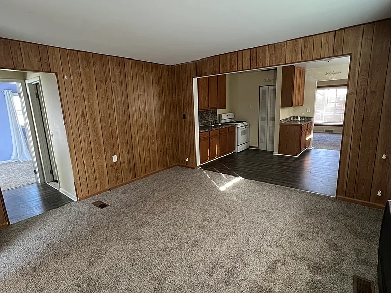 5876 Princess St — Photo 2