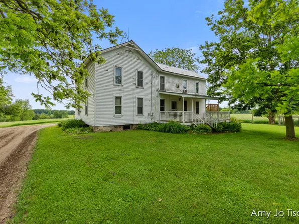 8400 N Vining Rd, Six Lakes, MI 48886