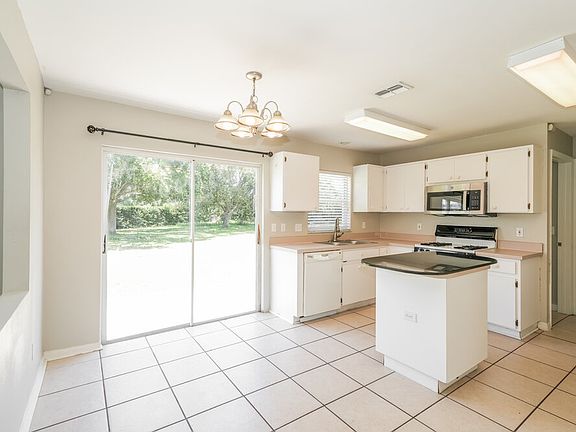 5th image of 1721 Scotch Pine Dr