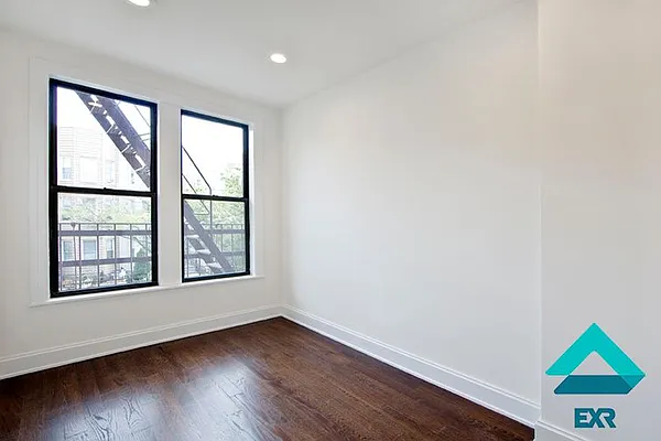 Rented by EXR | media 26