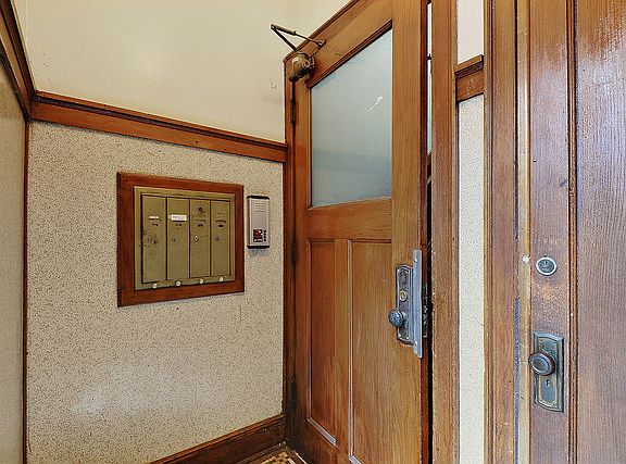3rd image of 5012 N Winchester Ave